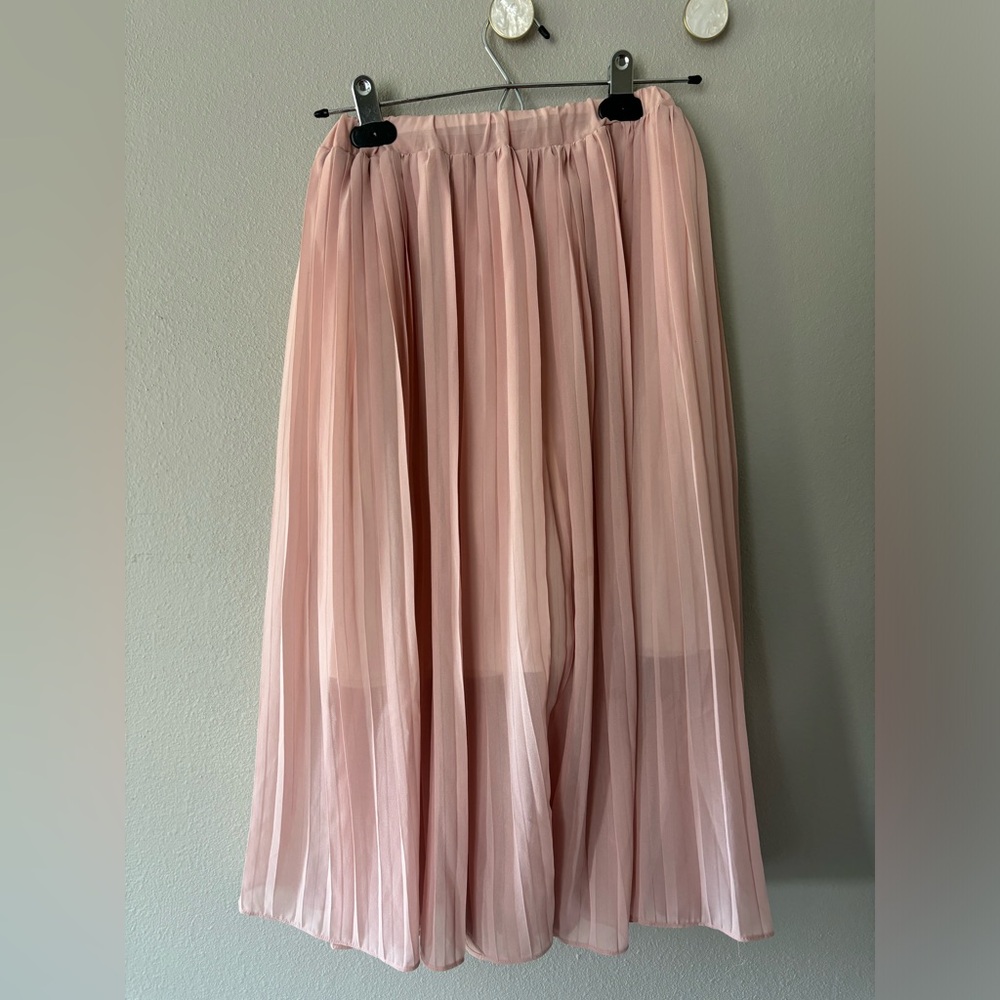 Dusty Pink pleated skirt